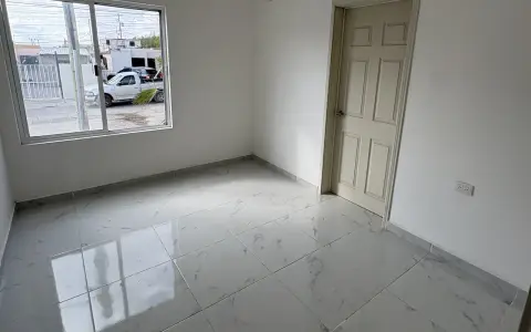 Recámara con piso porcelánico