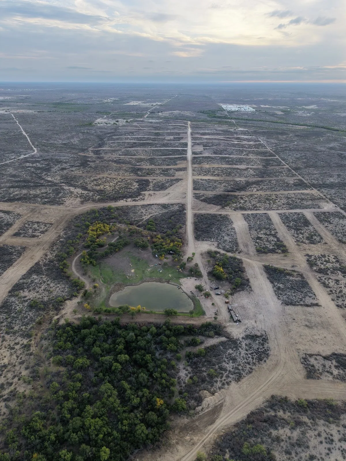Vista aérea de Ciudad Norte con lago natural
