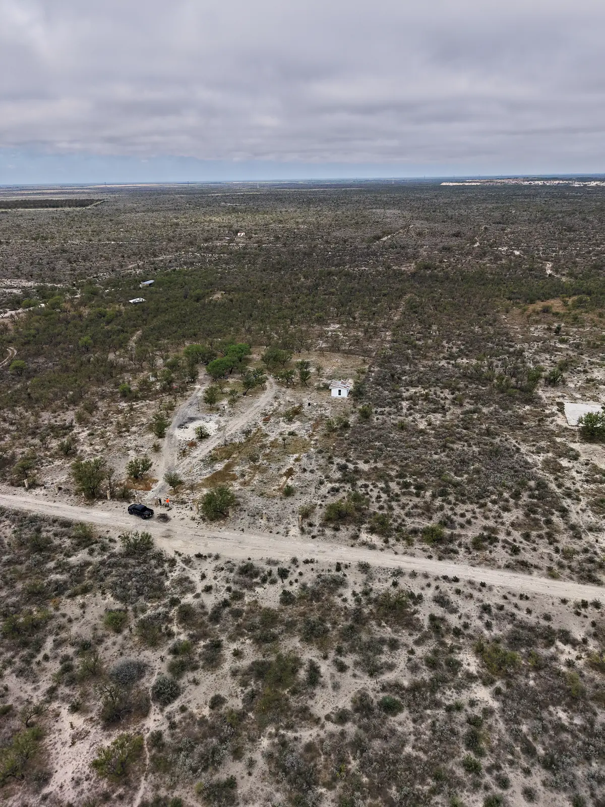 Vista aérea del camino de terracería de acceso al Terreno Nogalitos desde la Carretera 57