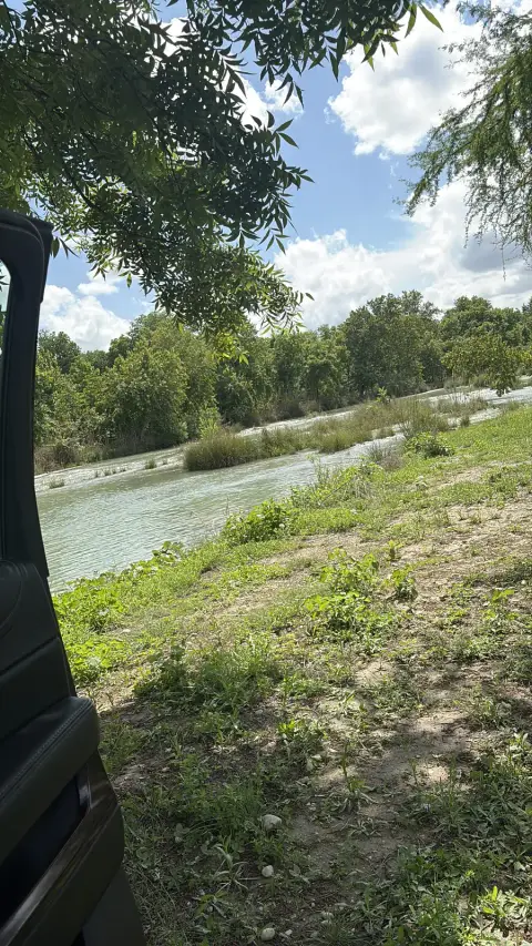 Acceso al río en Valle Real
